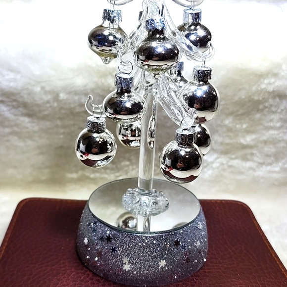 Glass Christmas Tree - Picture 4 of 16